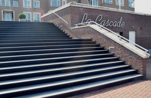 Treden stootborden en harpstukken in zwart graniet